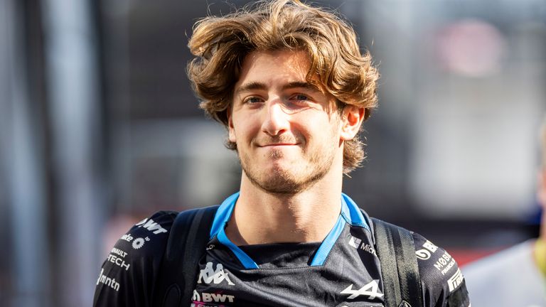 Ostin, Teksas - 19. oktobar: Alpine rezervni vozač Jack Doohan i 2025 F1 vozač ulaze u paddock pre Sprint trke na Formuli 1 Pirelli Velika nagrada Sjedinjenih Američkih Država 19. oktobra 2024. godine na stazi Circuit of The Americas u Ostinu, Teksas. (Foto: Bob Kupbens / Icon Sportsvire) (Ikona Sportsvire preko AP Images)
