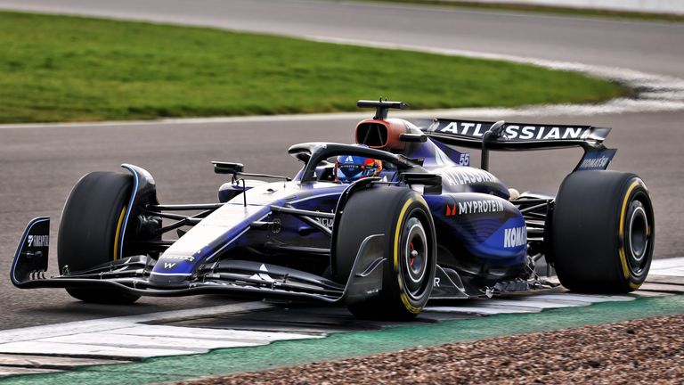 Karlos Sainc vozi Vilijams FV47 na Silverstonu