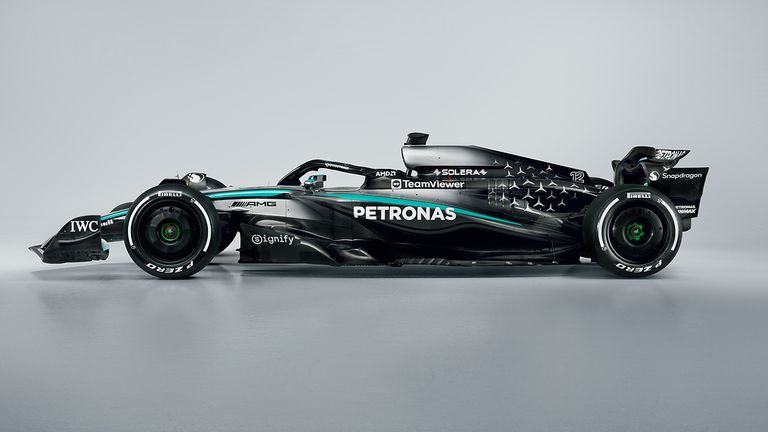 Mercedes je u ponedeljak otkrio slike V16
