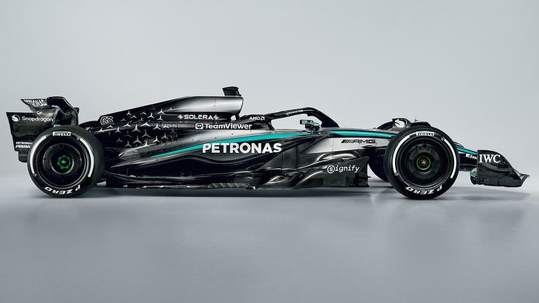 Mercedes je u ponedeljak otkrio slike V16