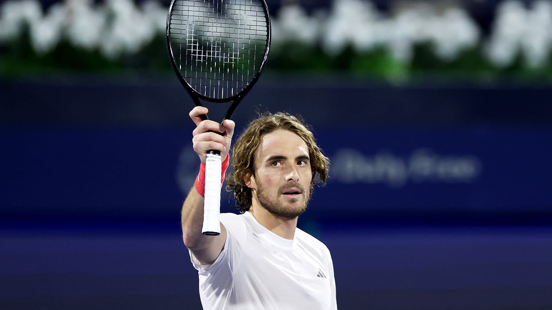 Stefanos Tsitsipas uživa rani uspeh sa misterioznim reketom u Dubaiju
