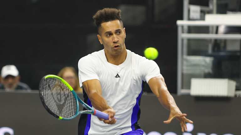 Amerikanac Michael Mmoh koristi Dunlop SKS 300