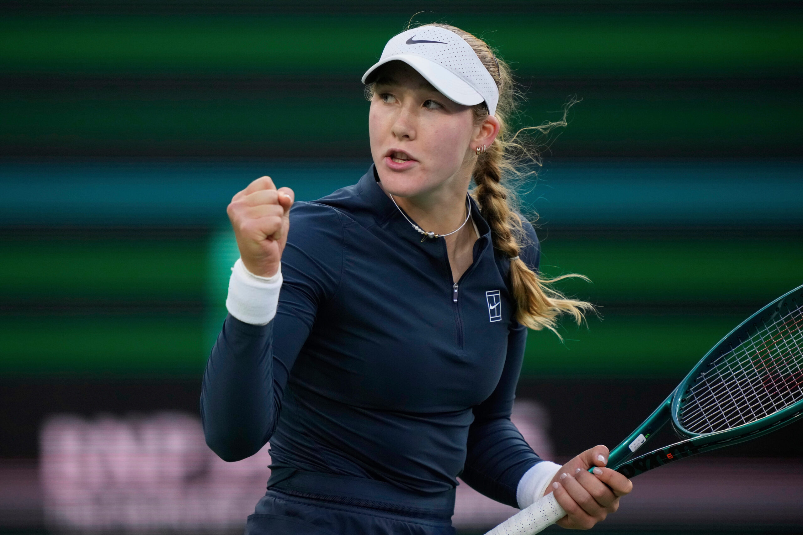 Mirra Andreeva, 17, napreduje u finale Indijan Velsa, pobedivši Igu Sviatek u hladnim uslovima