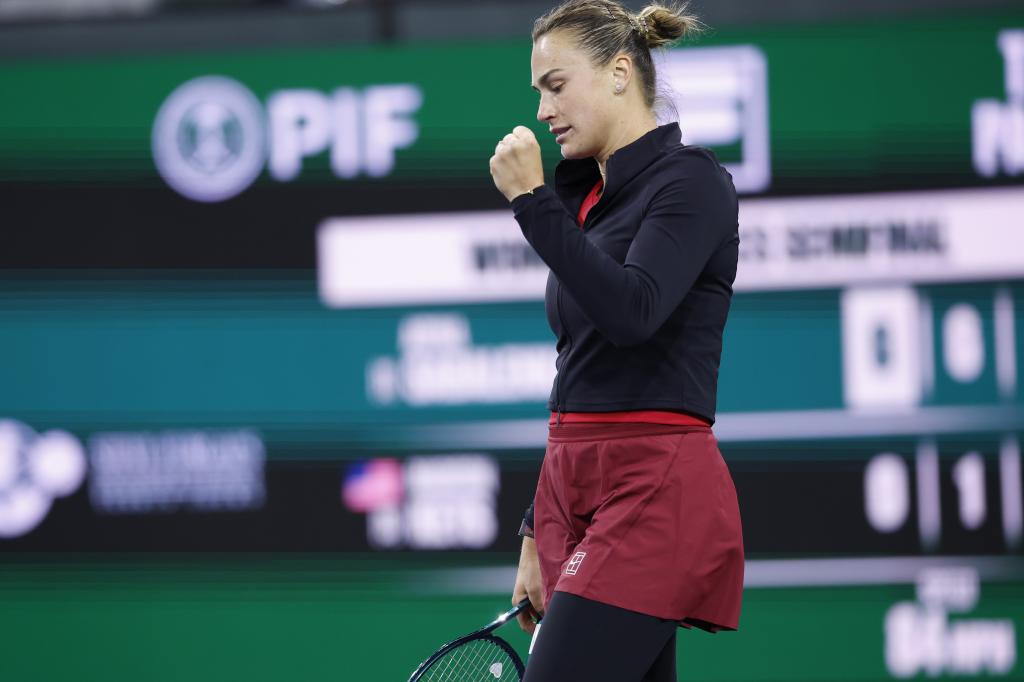 Arina Sabalenka slavi bod protiv Madison Keis.