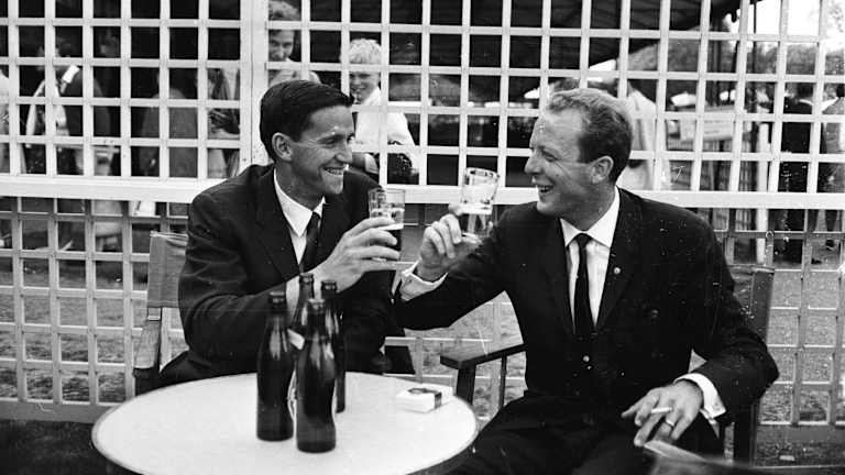 Stolle i sunarodnik Roj Emerson, 1965. godine. (Na vrhu: Stolle protiv Emersona u finalu Vimbldona 1964.)