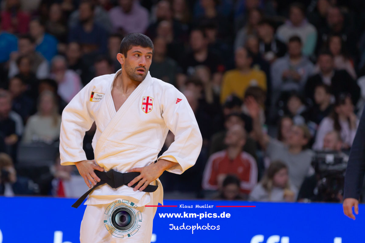 Laša Šavdatuašvili pokazuje svoj mentalitet borca domaćoj publici u Tbilisiju