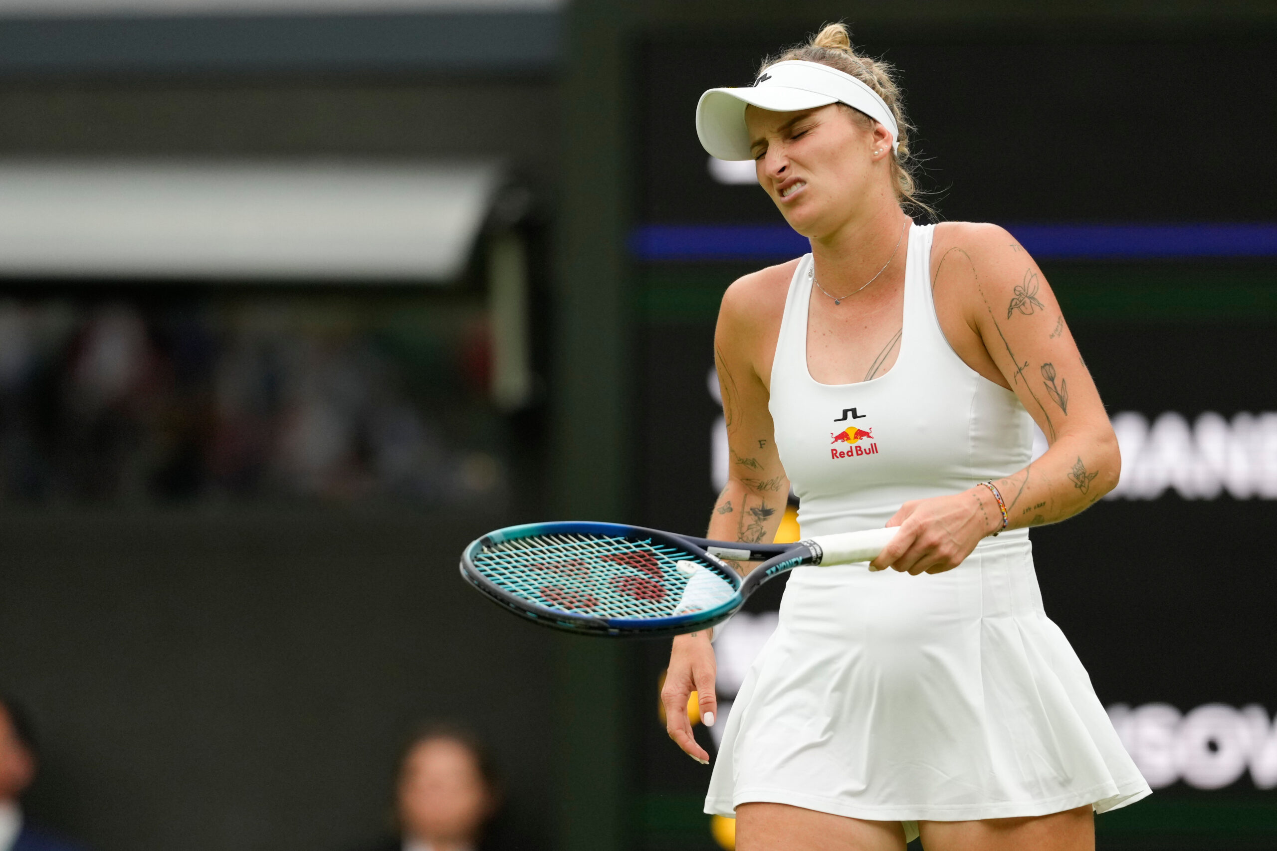 Šampionka Vimbldona Marketa Vondrousova kaže da uzima slobodno vreme zbog ramena