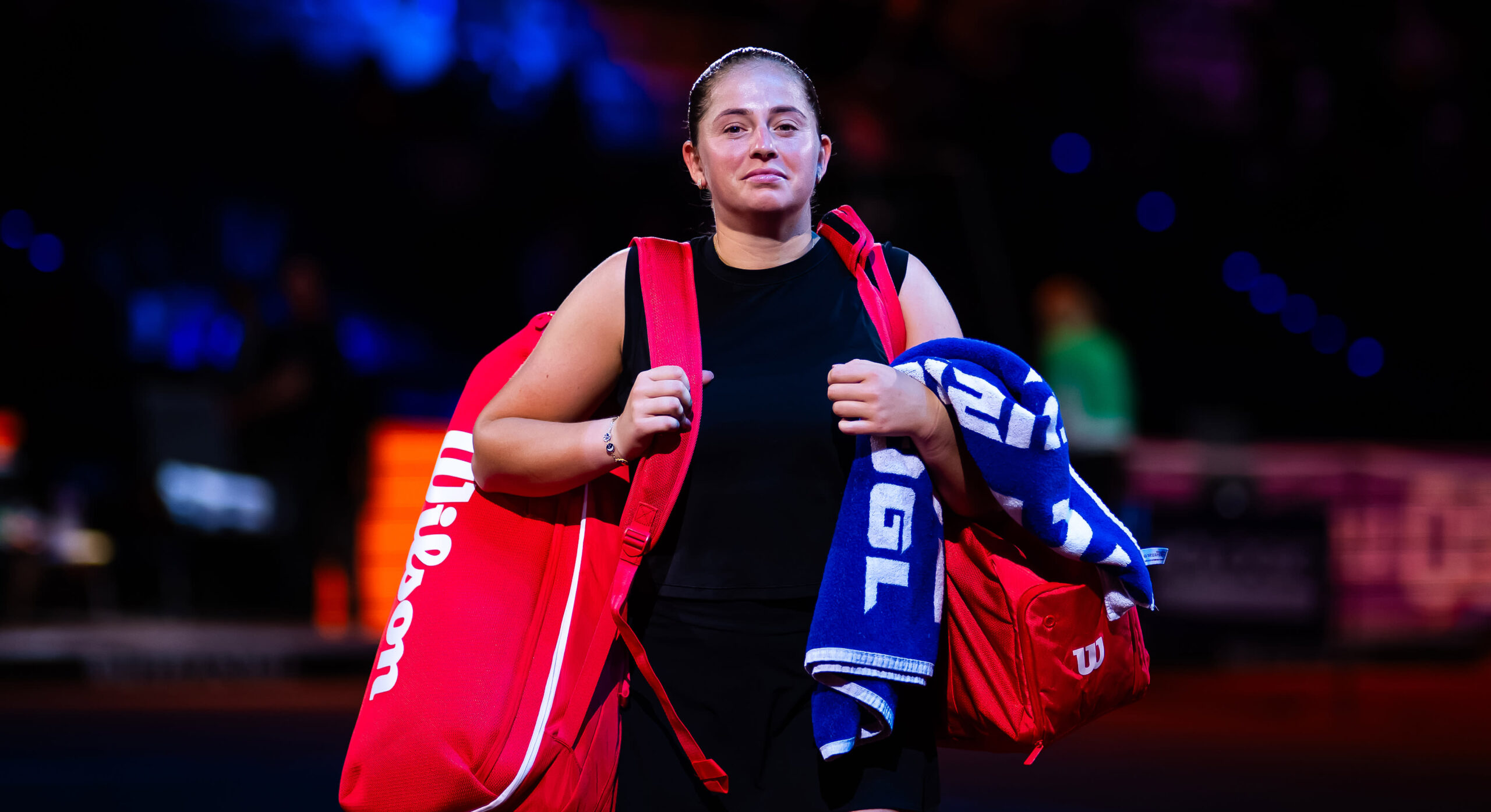 Jelena Ostapenko nadmašila je Emu Navaro za sukob Iga Sviatek iz Štutgarta; Coco Gauff, Jessica Pegula roll
