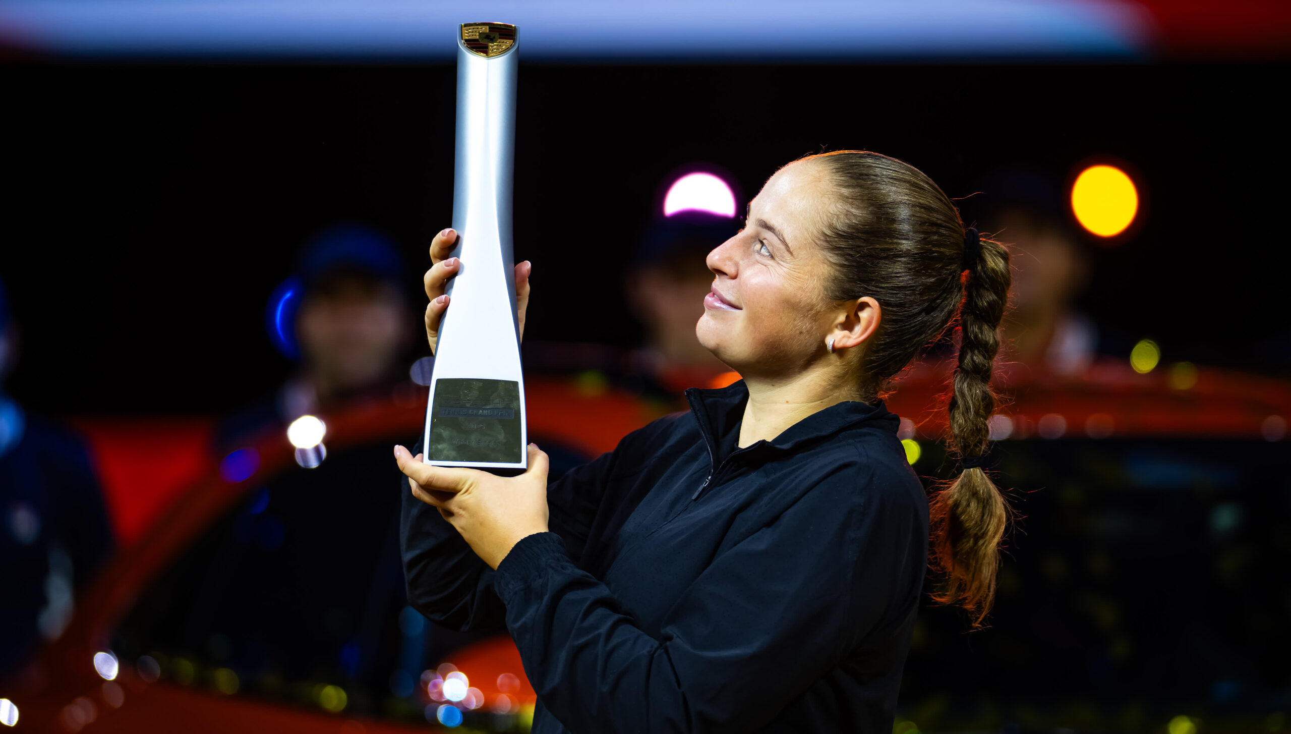 Jelena Ostapenko postaje prva žena od Serene koja je pobedila broj 1 i broj 2 na istom događaju na šljaci