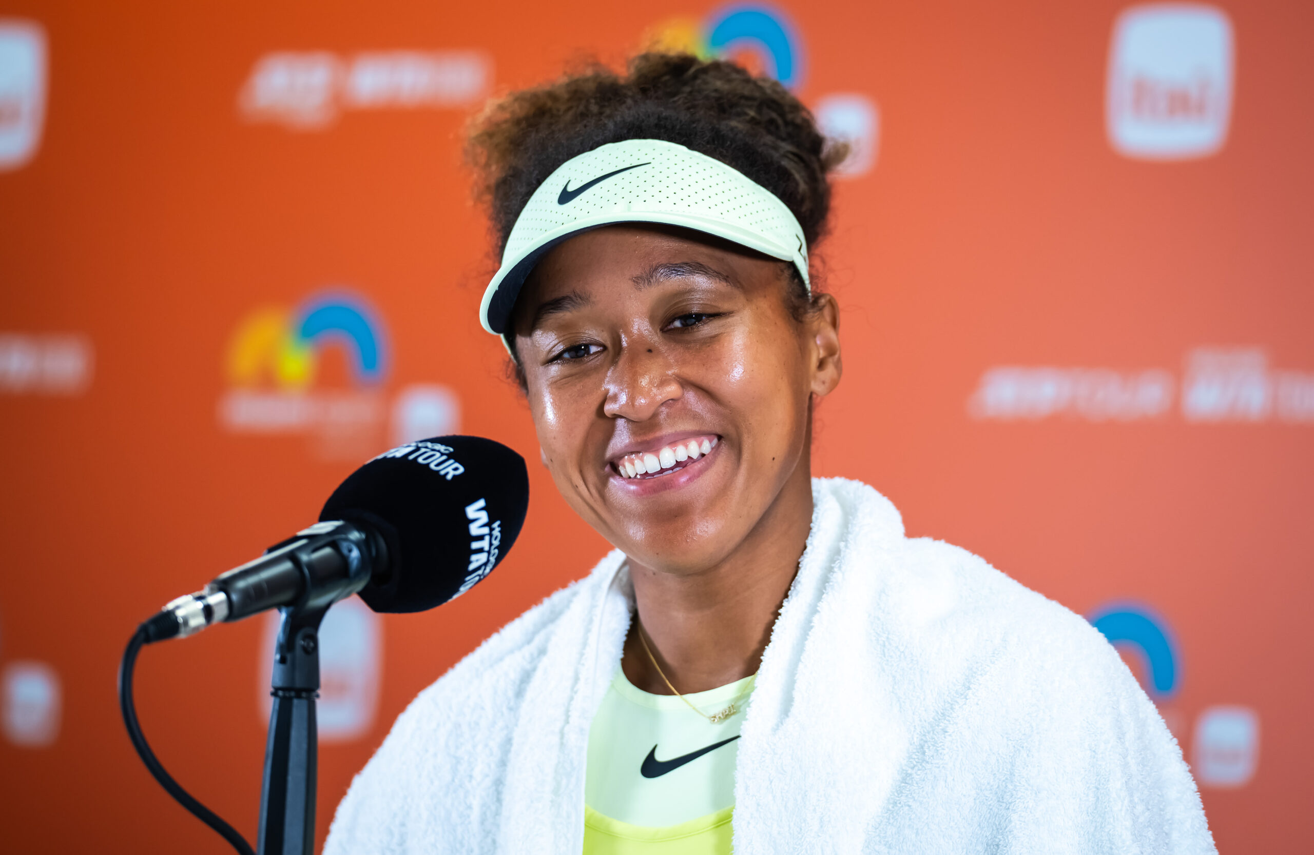 Naomi Osaka zadirkuje više legendarnih teniskih kompleta: "Tretiranje svakog grend slem kao Met Gala"