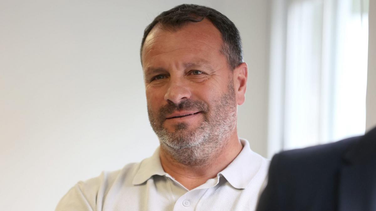 Ren napreduje svoje pešake za Loica Desire