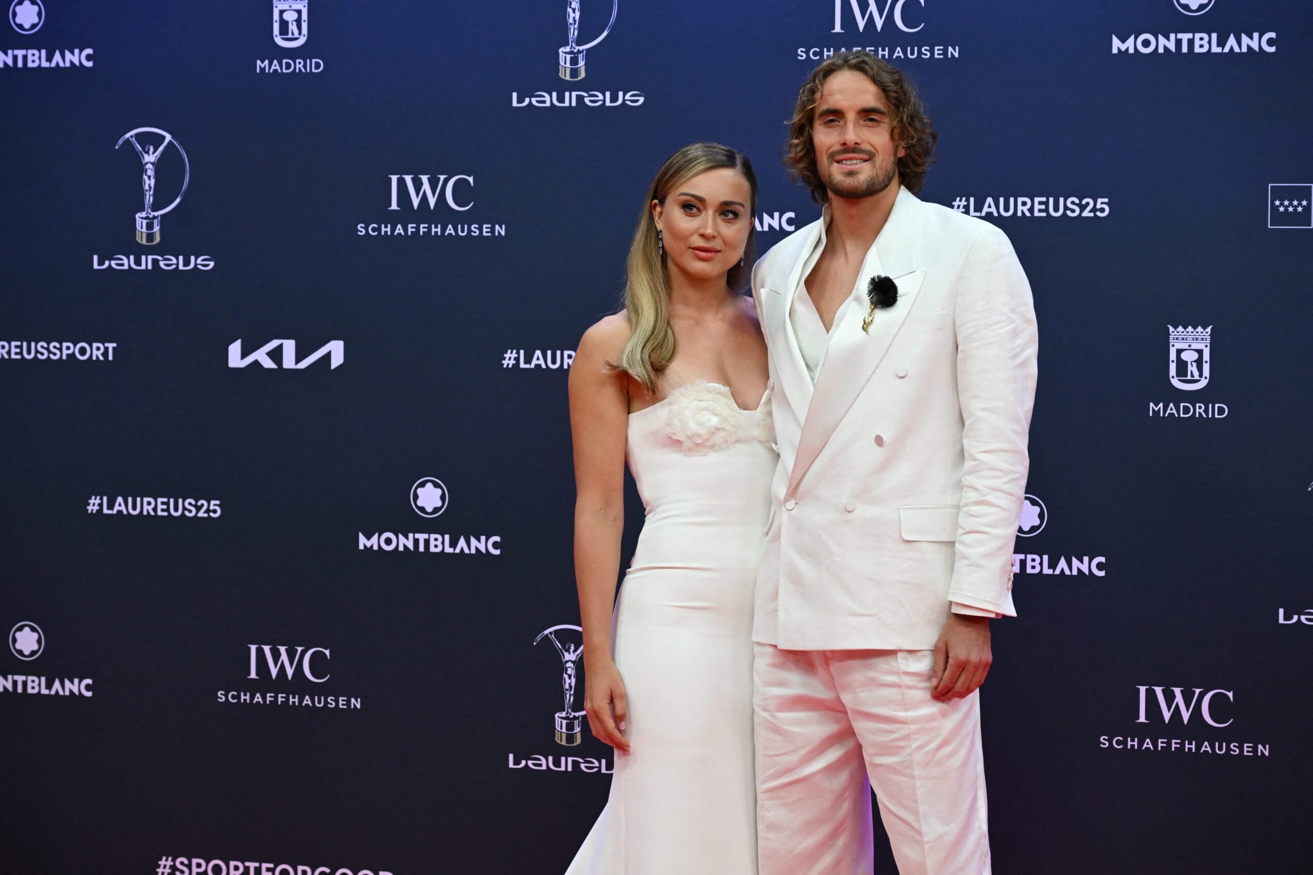 Stefanos Tsitsipas i Paula Badosa šale se o "belom venčanju" na crvenom tepihu