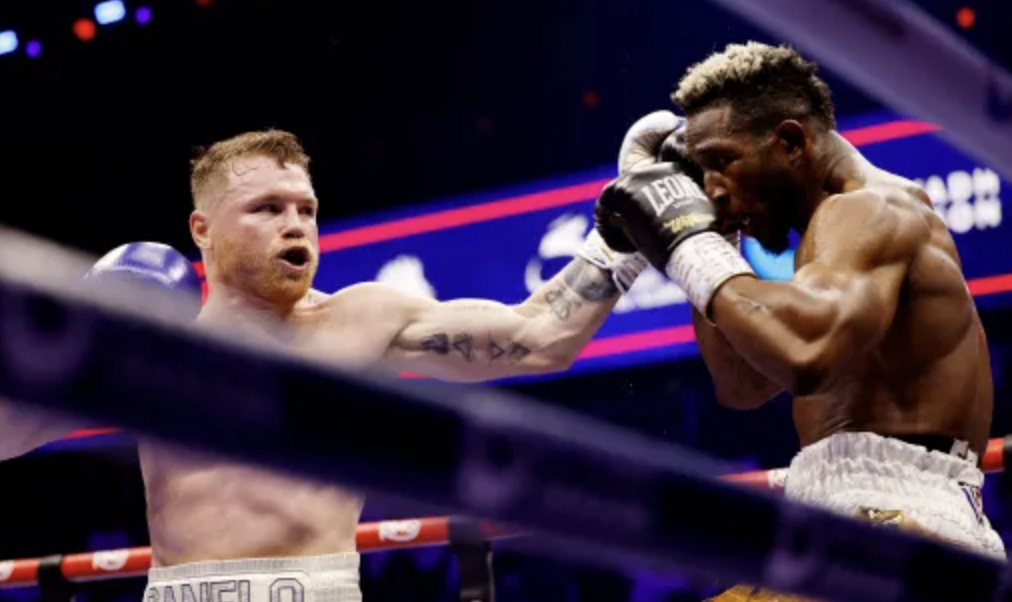 Canelo pobeđuje Scull In A Snoozefest