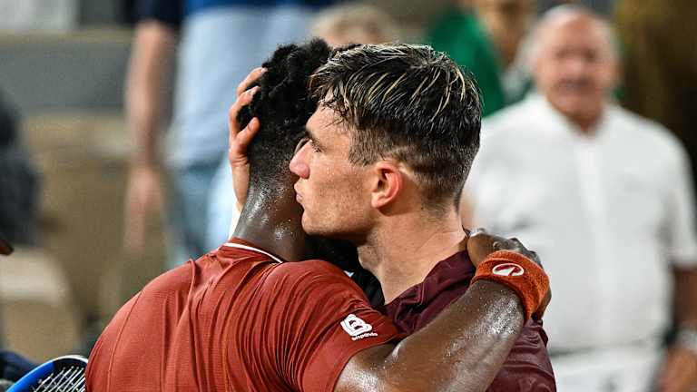 Džek Drejper zapečatio dramatičnu noćnu pobedu nad Gael Monfils sa poljupcem.