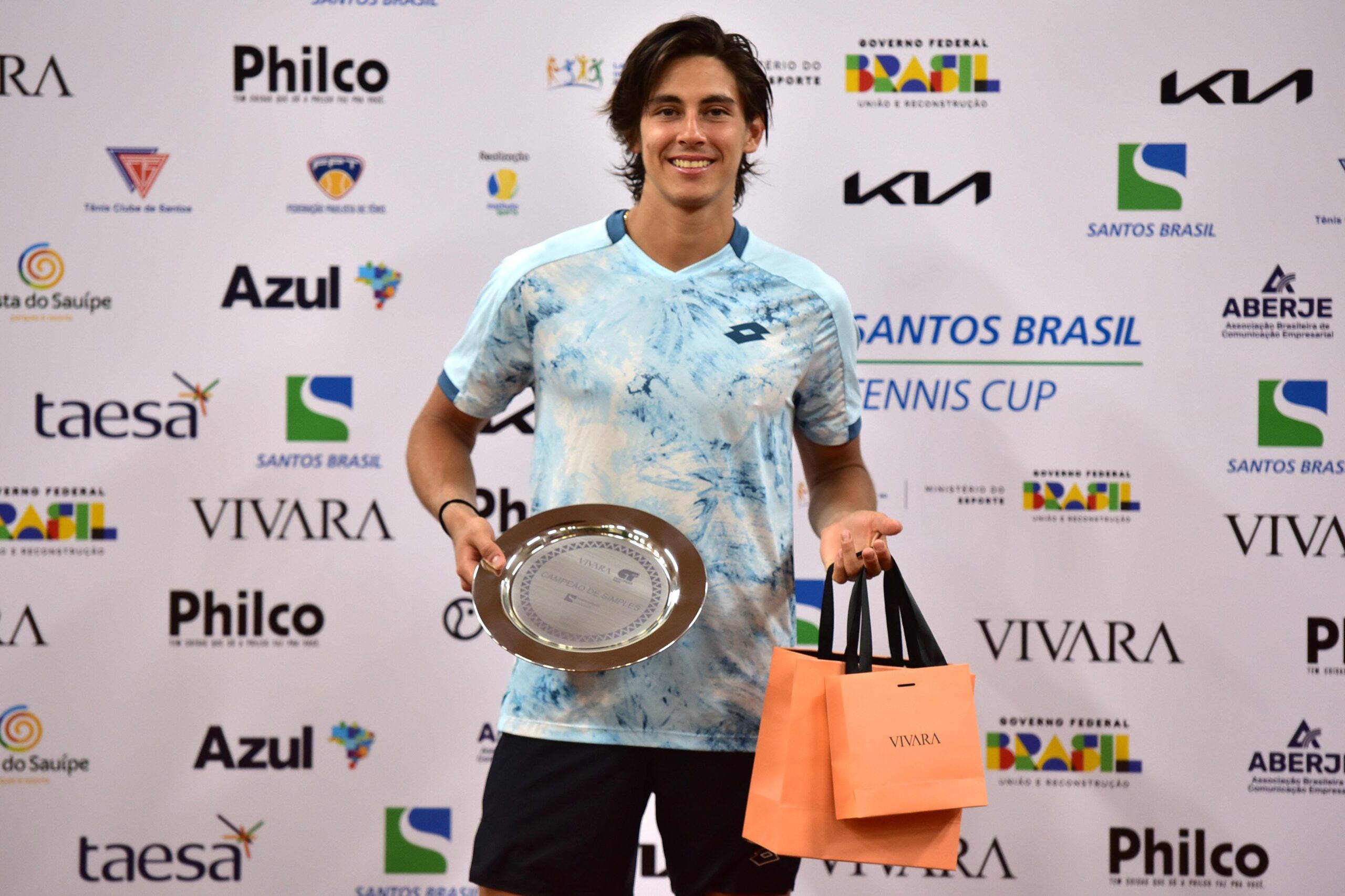 Alvaro Guillen Meza izdržao vreme, pojavio se kao šampion na teniskom kupu Santos Brasil
