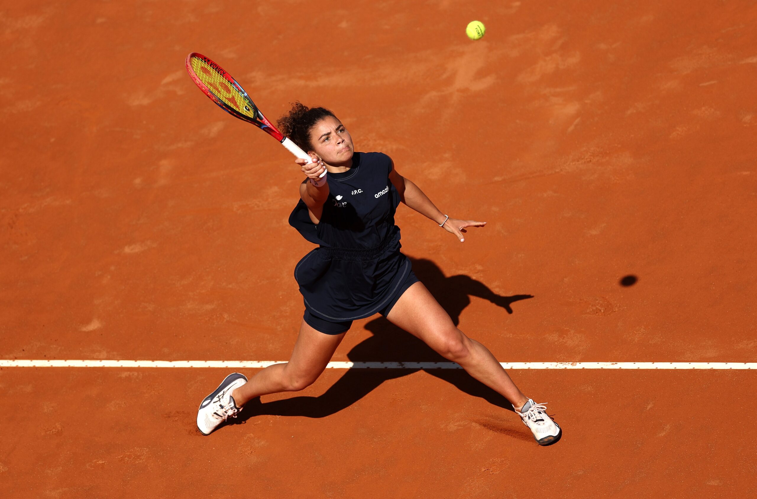 Geared Up: Jasmine Paolini zanata dinamičan sve-sud igru sa Ionek i Asics