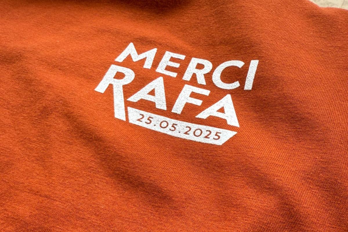 Komemorativna majica od Pariza do Nadala: "Merci Rafa" i mozaik tribina