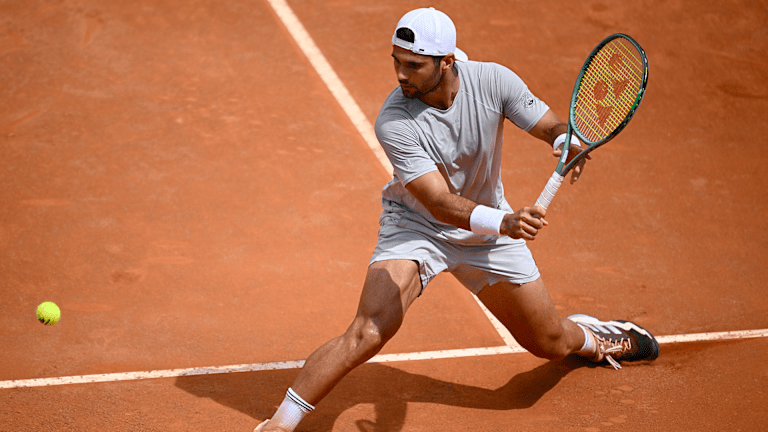 Nakon što je izgubio prvih 10 mečeva protiv Top 5 igrača, Giron je sada osvojio svoja poslednja dva, pobedivši Kaspera Ruuda na BNP Paribas Open i Tejlor Fric u Rimu.