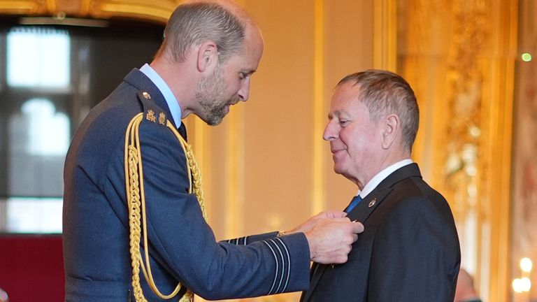 Martin Brundle dobija OBE od princa od Velsa