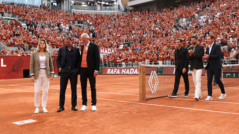 Sa rivalima Rodžer Federer, Novak Đoković i Endi Marej u prisustvu, Nadal je počastvovan sa oproštajnom ceremonijom na Rolan Garos.