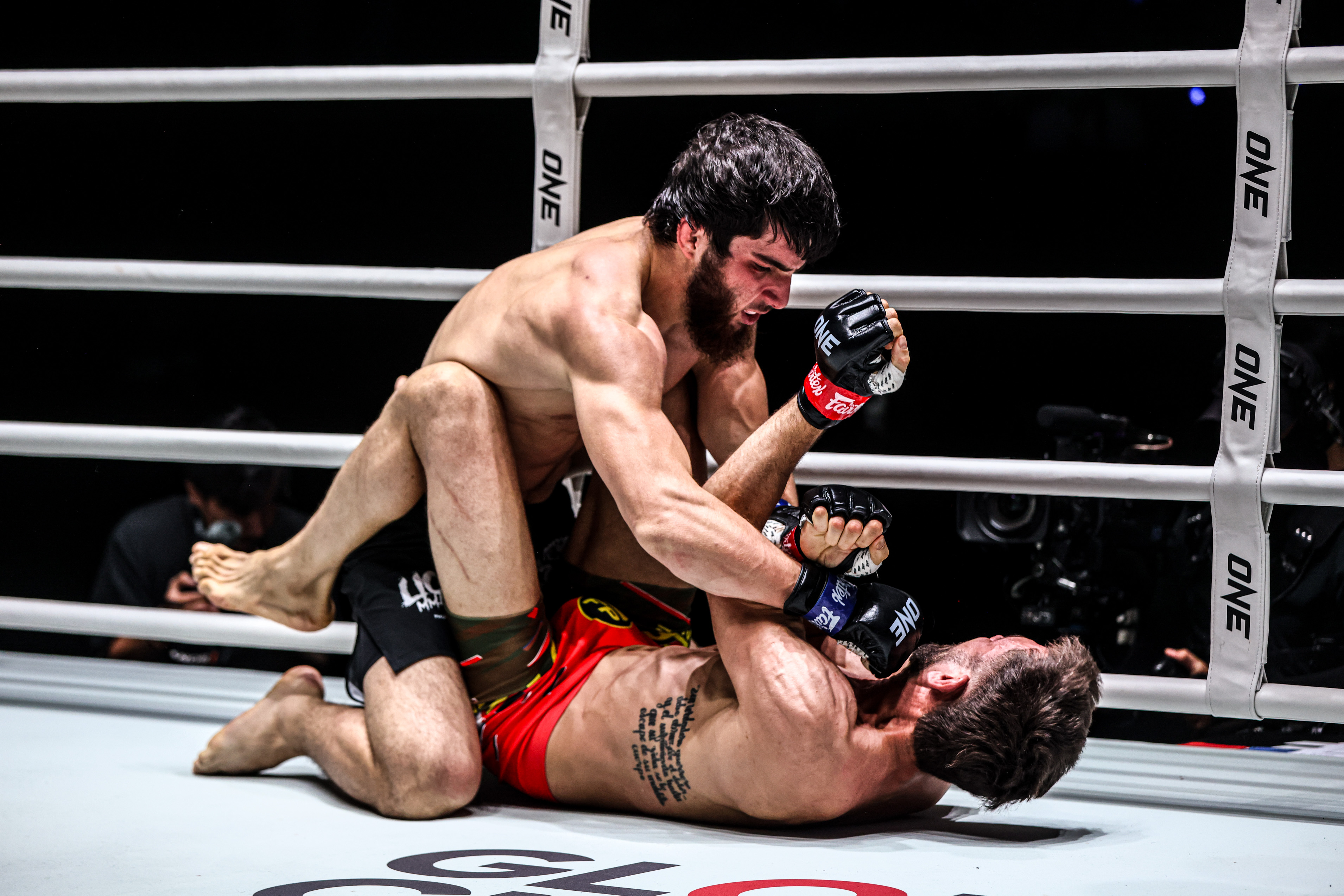 Nikolas Vigna Džabir Džabrailov ONE Fight Night 32 30.jpg