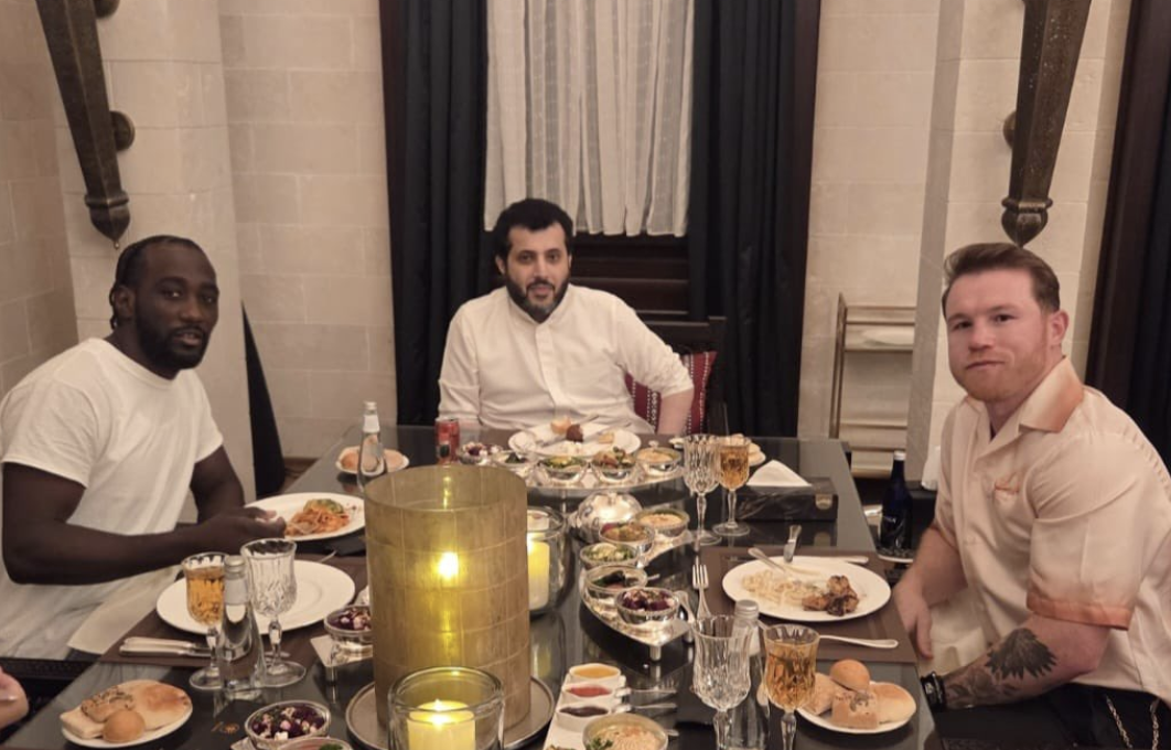 Canelo i Cravford Večera Foto Sparks Reakcija