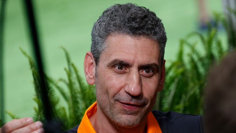 MAJAMI GARDENS, FL - MAJ 01: Šef tima McLaren Formule 1 tima Andrea Stella je intervjuisan tokom dana za medije pre pokretanja F! Crypto.com Velika nagrada Majamija 01. maja 2025. godine u Majami International Autudrome u Miami Gardensu, FL. (Foto Jeff Robinson / Icon Sportswire) (Icon Sportsvire preko AP Images)