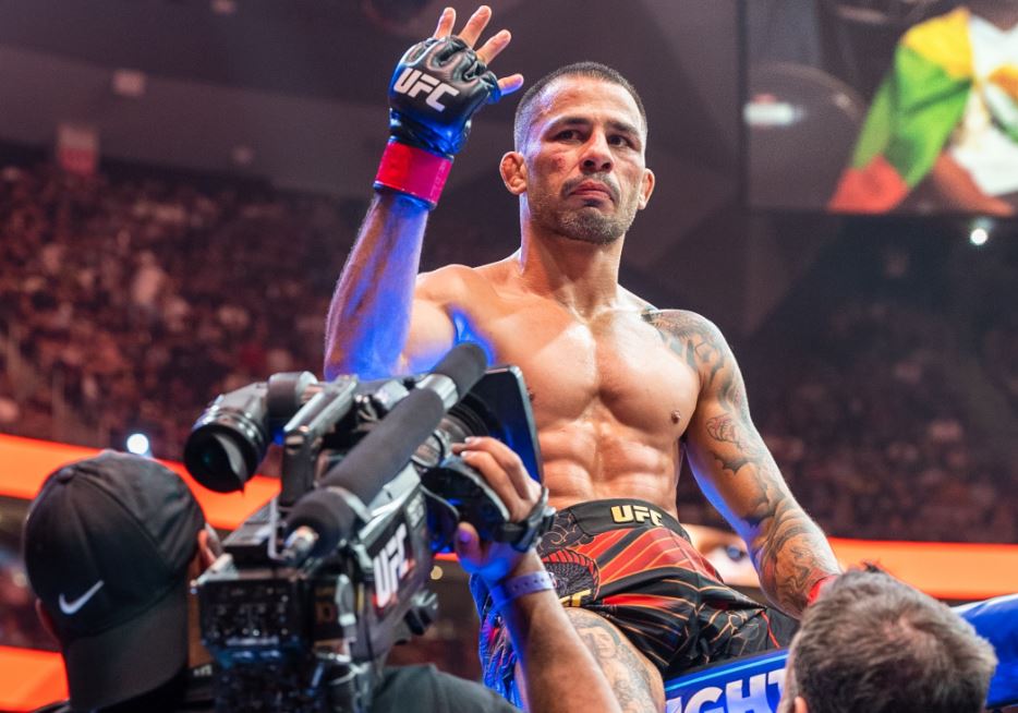 Alekandre Pantoja podnosi Kai Kara-France, brani svoju UFC titulu po četvrti put