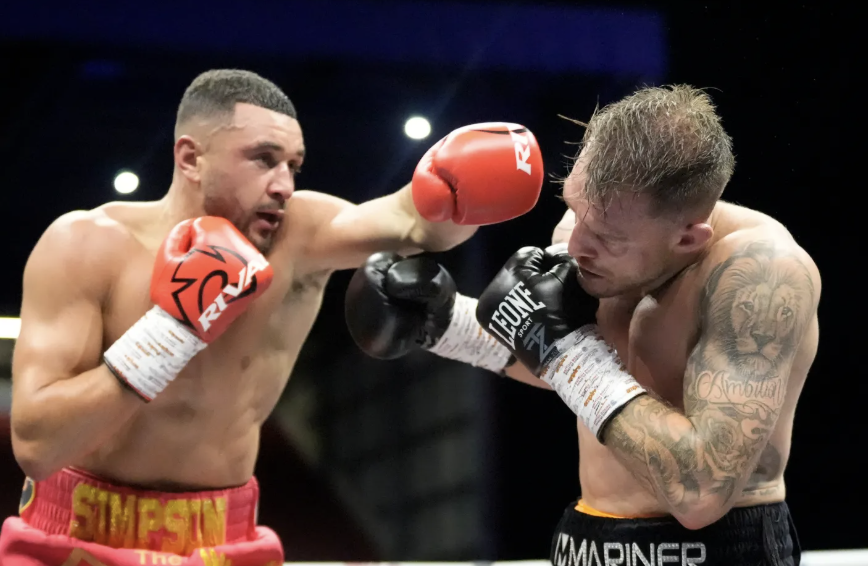 Callum Simpson silazi sa platna da zaustavi Ivana Zucca