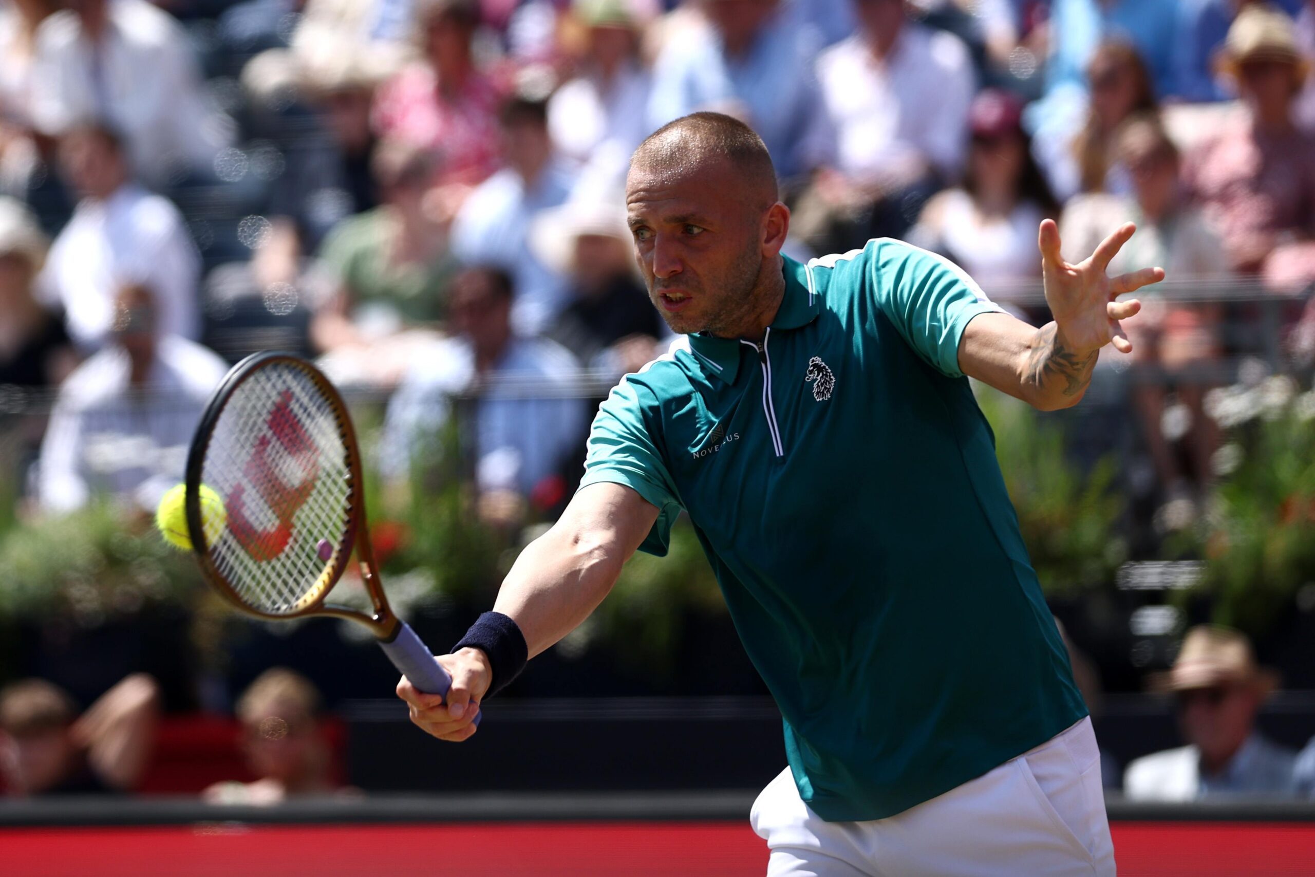 Frances Tiafoe uznemiren od strane Dan Evans, trenutno rangiran br. 199, u Kvins klubu
