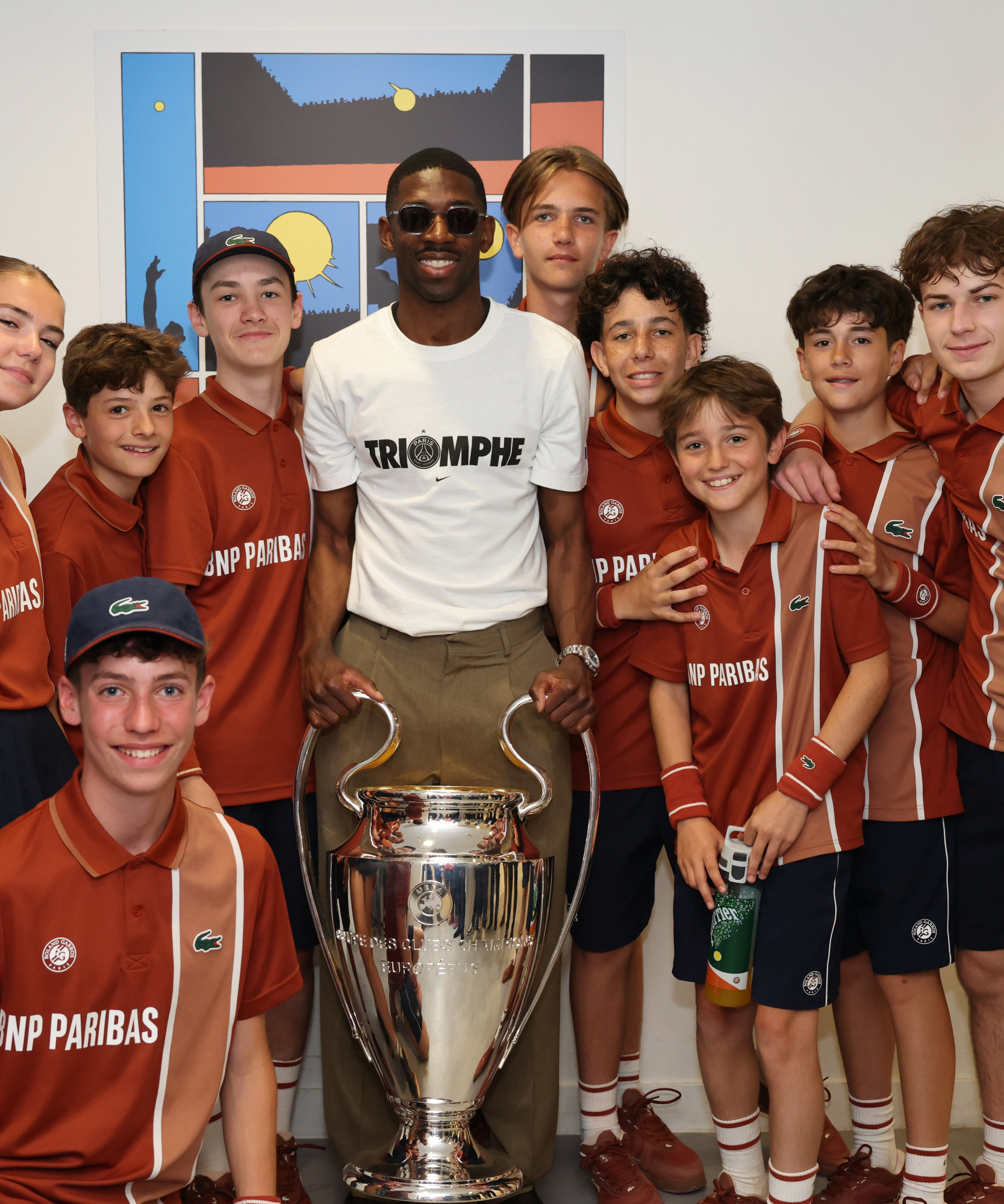 Dembele, sa momcima sa loptom.