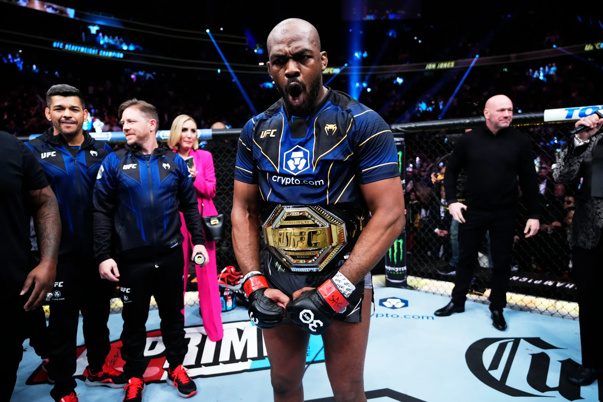 Jon Jones i Tom Aspinall razmenjuju udarce zbog nedavne peticije u vezi sa UFC titulom