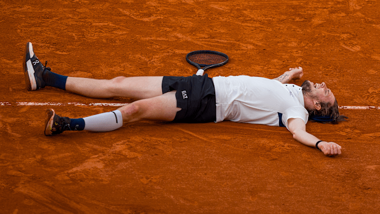 Neizmerno talentovan, ali često živahan Bublik je zaključan u Rolan Garosu, postigao Top 10 pobede nad Aleks de Minaur i Džek Drejper da stigne do svog prvog grend slem četvrtfinala.