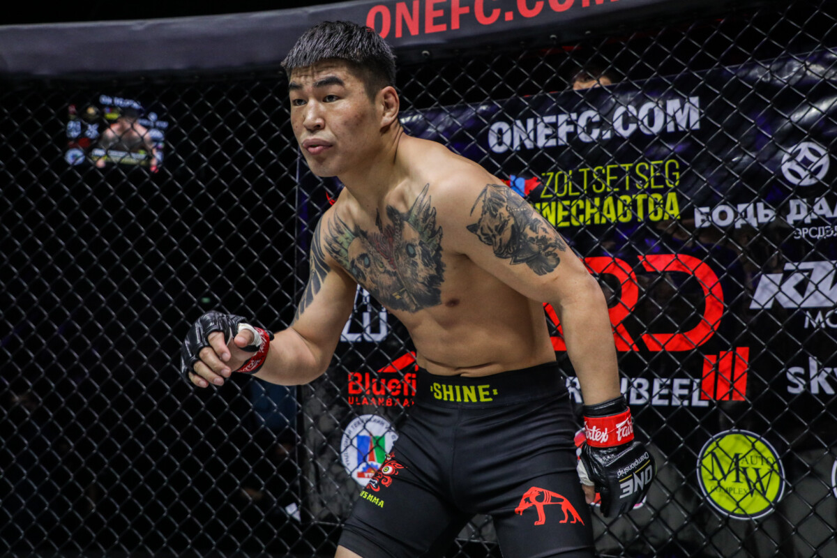 Japanski MMA borac Ioshiki Nakahara bori Shinechagtga Zoltsetseg na 