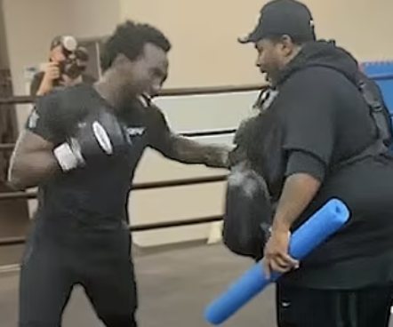 Cravfordov trening snimak nagoveštava napad na telo Canelo