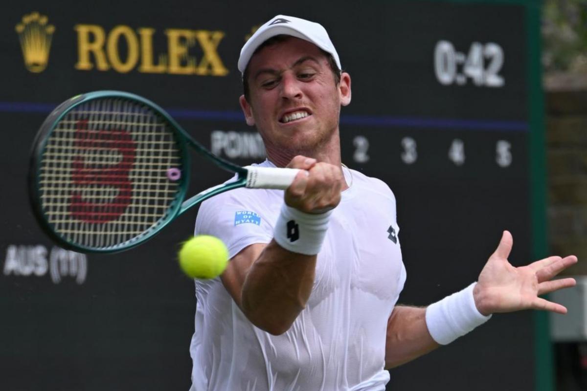De Minaur ne daje Carballes šansu na Vimbldonu