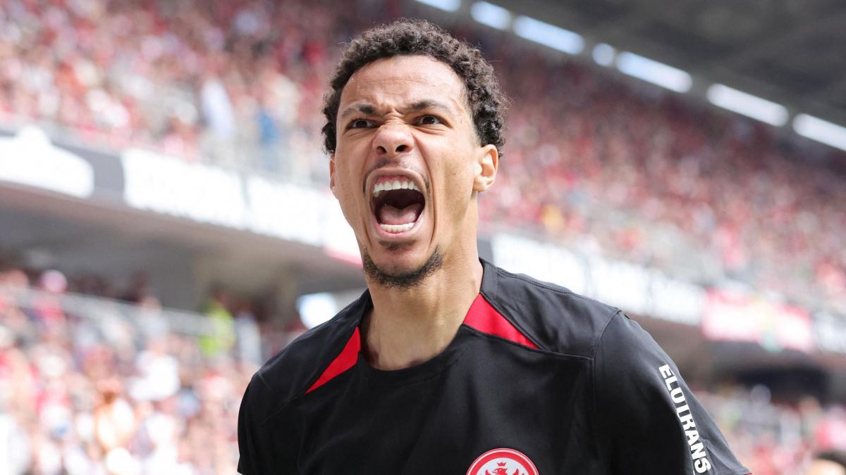 Hugo Ekitike leti za Liverpul