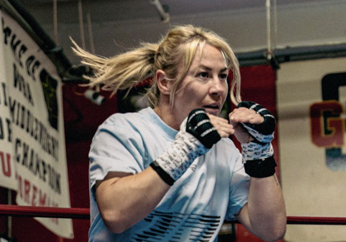 Molli McCann potpisuje sa Matchroom boks