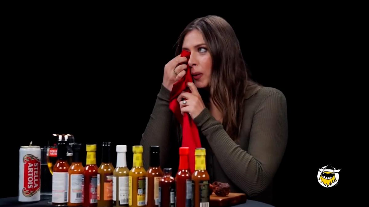 Najpikantniji video Marije Šarapove sa 38 godina: ona objašnjava poreklo svojih teniskih stenjanja