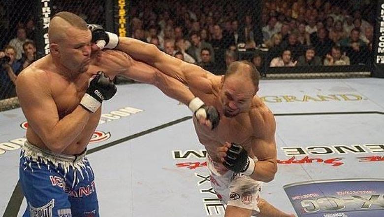 Petostruki UFC šampion Randi Couture uključen u Drag Race Crash