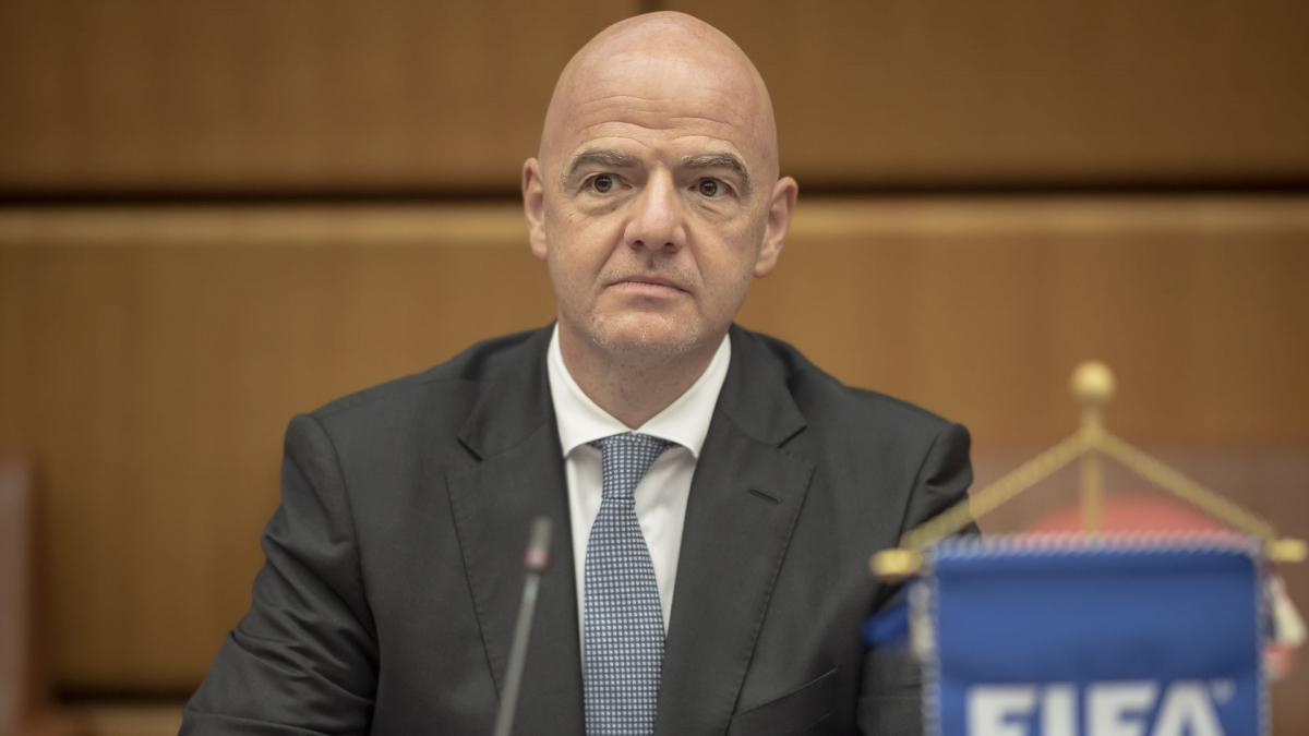 Predsednik FIFA odaje počast Diogo Jota