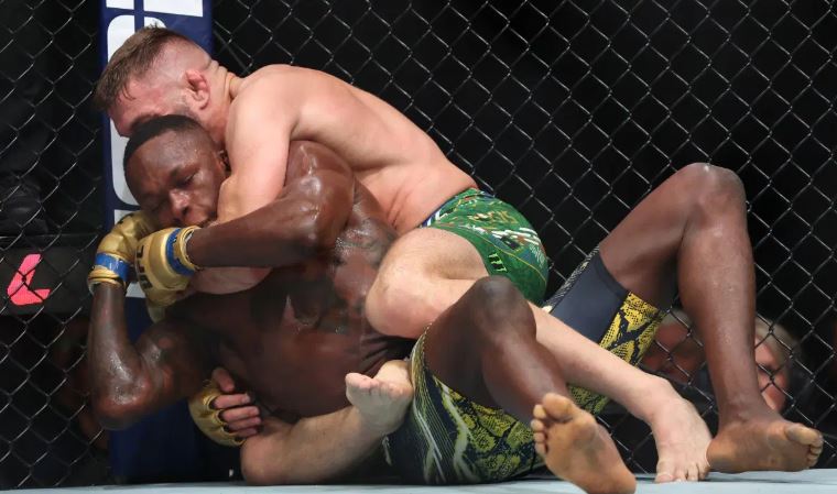 Šampion u srednjoj kategoriji Dricus du Plessis curi UFC 319 Co-Main Event