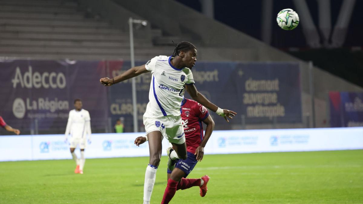 Troyes: tri L1 kluba na Junior Diaz!