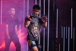 Elbek Ališov Džeremi Pacativ ONE Fight Night 34 5