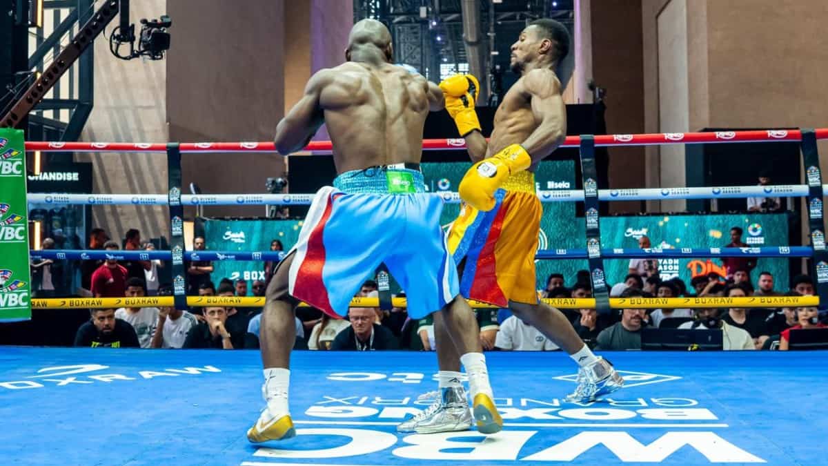 Bariko vs Sinisterra at the WBC Grand Prix - August 2025