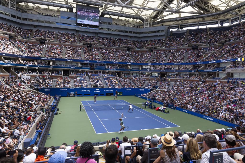 Carlos Alcaraz i Emma Raducanu u dublu meču protiv Jack Draper i Jessica Pegula. (Tenis, Španija, Velika Britanija, Njujork) EFE / EPA / JUSTIN LANE