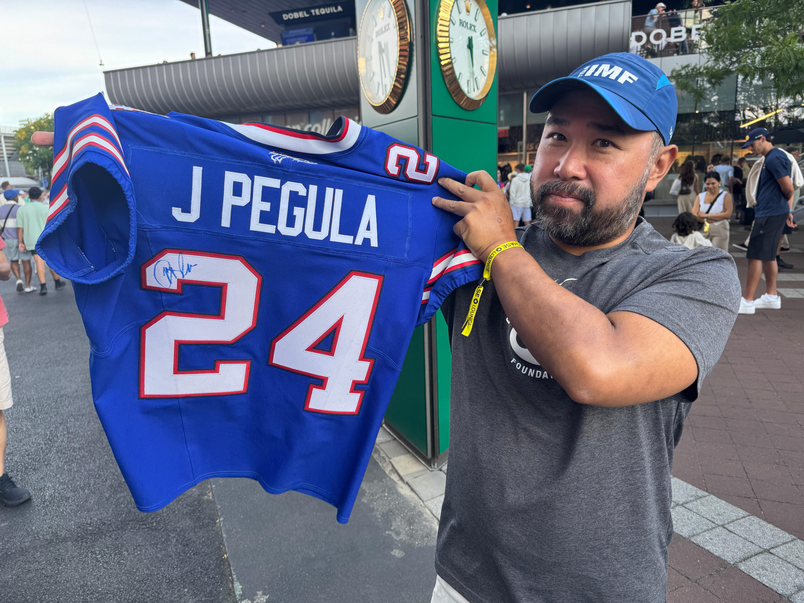 Superfan Džesike Pegule dobija jedinstveni predmet potpisan na Otvoreno prvenstvo Amerike—godinu dana kasnije