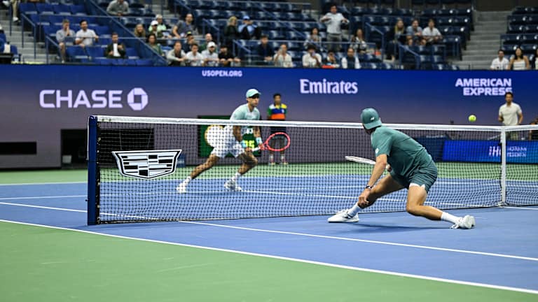 Pol je ponovo stigao do meč-lopte, više od dva sata nakon poslednjeg. Ponovo je Borhes servirao, i ponovo je krenuo u napad, napunio mrežu i napravio snažan prvi volej.