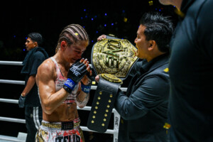 Džeki Buntan vs Stela Hemetsberger 25