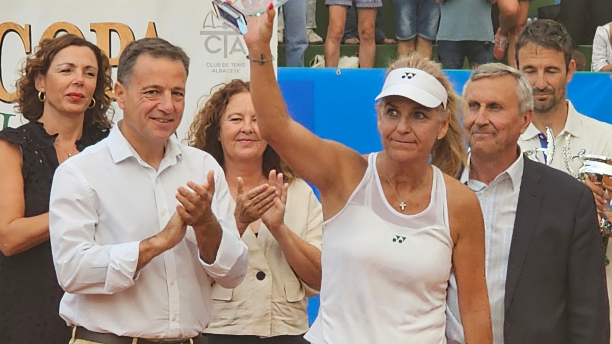 Dejvid Ferer i Anabel Medina osvajaju Kup legendi u Arantkinom povratku na terene 22 godine kasnije